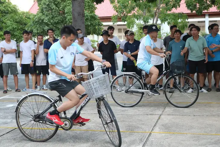 Cách Đi Xe Đạp Chậm: Giữ Thăng Bằng & Kỹ Thuật Hiệu Quả Cho Mọi Đối Tượng
