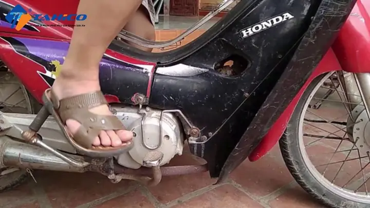 Cách Đạp Nổ Xe Máy Đúng Cách Khi Xe Không Đề Được Và Hết Bình