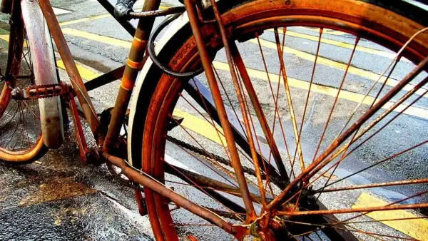 Cách Tẩy Rỉ Sét Xe Đạp Hiệu Quả Tại Nhà & Bảo Vệ Toàn Diện