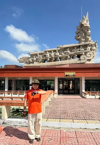 Cậu Bé Đạp Xe: Những Hành Trình Truyền Cảm Hứng & Vượt Khó