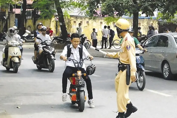 Xe Đạp Điện Không Đội Mũ Bảo Hiểm: Mức Phạt, Quy Định Và Thời Điểm Áp Dụng Từ 2025