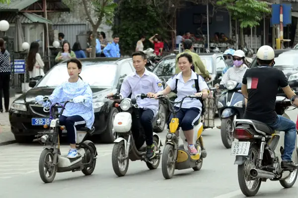 Xe Đạp Điện Không Đội Mũ Bảo Hiểm: Mức Phạt, Quy Định Và Thời Điểm Áp Dụng Từ 2025