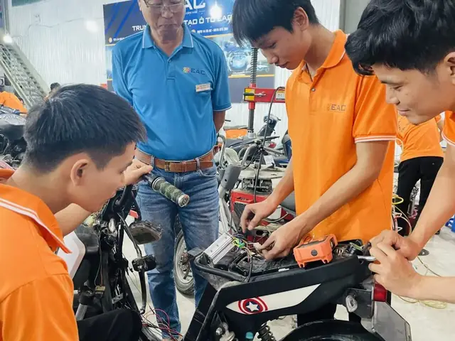 Khóa Học Sửa Xe Đạp Điện: Hướng Dẫn Chi Tiết Từ A-Z & Kinh Nghiệm Mở Tiệm
