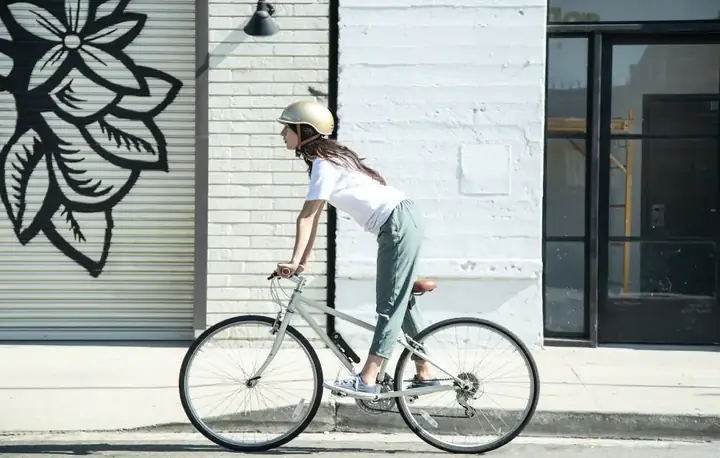 Đi Xe Đạp Có Cần Đội Mũ Bảo Hiểm Không? Quy Định Mới Nhất & Lợi Ích An Toàn Đi Xe Đạp Có Cần Đội Mũ Bảo Hiểm Không? Quy Định Mới Nhất & Lợi Ích An Toàn