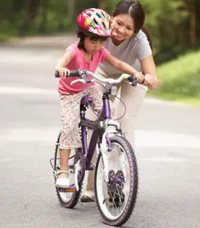 Em Bé Tập Đi Xe Đạp: Hướng Dẫn Chi Tiết Từ A-Z An Toàn Và Hiệu Quả Em Bé Tập Đi Xe Đạp: Hướng Dẫn Chi Tiết Từ A-Z An Toàn Và Hiệu Quả