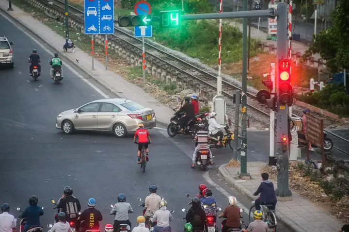 Xe Đạp Điện Vượt Đèn Đỏ Bị Phạt Bao Nhiêu? Mức Mới Nhất 2026