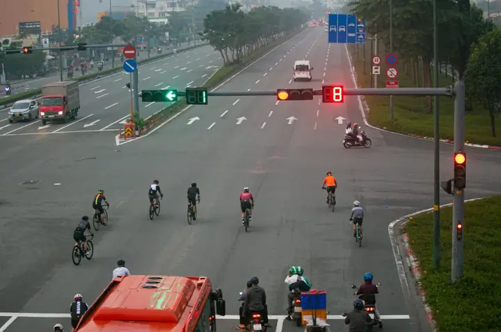 Xe Đạp Điện Vượt Đèn Đỏ Bị Phạt Bao Nhiêu? Mức Mới Nhất 2026