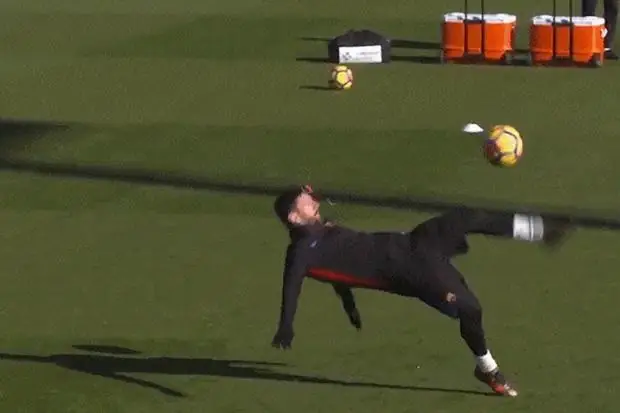 Messi Có Bao Giờ Ghi Bàn Bằng Xe Đạp Chổng Ngược Chưa? Hé Lộ Siêu Phẩm Độc Nhất Vô Nhị