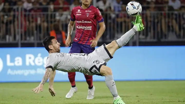 Messi Có Bao Giờ Ghi Bàn Bằng Xe Đạp Chổng Ngược Chưa? Hé Lộ Siêu Phẩm Độc Nhất Vô Nhị