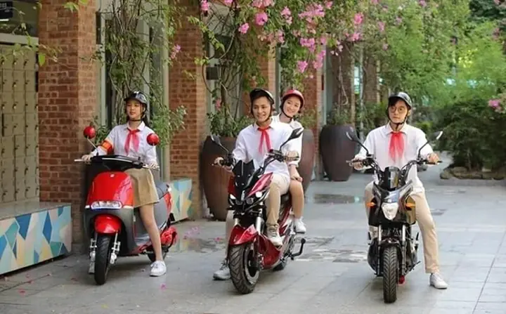 Quy Định Độ Tuổi Đi Xe Đạp Điện Mới Nhất: Từ 16 Tuổi Hay Bao Nhiêu Thì Được?