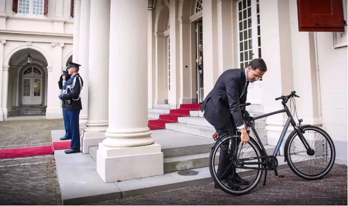 Thủ Tướng Hà Lan Mark Rutte: Hành Trình Xe Đạp Đi Làm Và Những Câu Chuyện Thú Vị