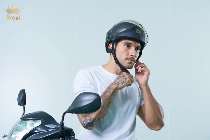 Đội Nón Bảo Hiểm Xe Đạp Khi Đi Xe Máy: Có Được Không, Có Bị Phạt Không?