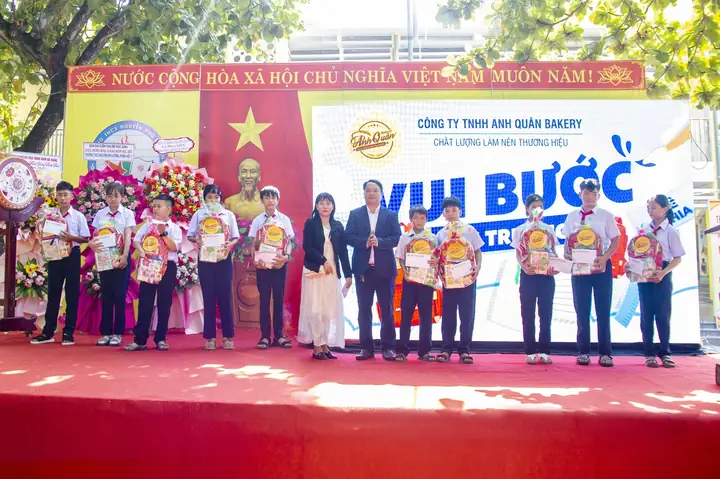 Tặng Xe Đạp Cho Học Sinh Nghèo: Ý Nghĩa, Hình Thức Và Cách Tổ Chức