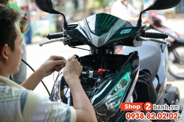 Xe Air Blade Có Bàn Đạp Không? Câu Trả Lời Theo Đời Xe & Cách Xử Lý Hết Bình Không Cần Đạp